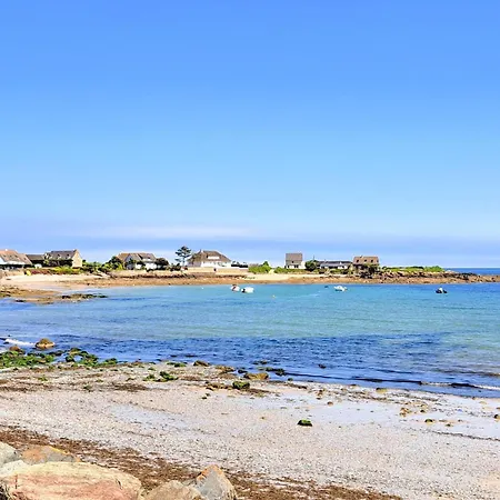 2 Bedroom Stunning In Дом отдыха La Pernelle