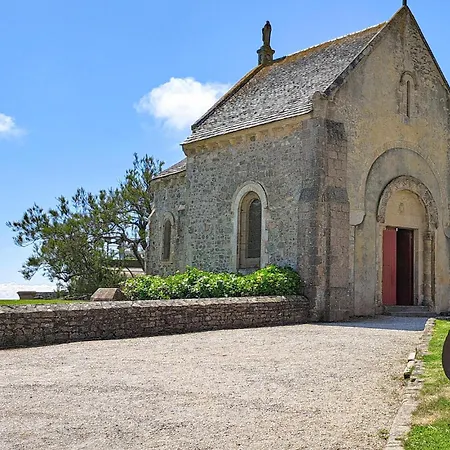 2 Bedroom Stunning In Vakantiehuis La Pernelle