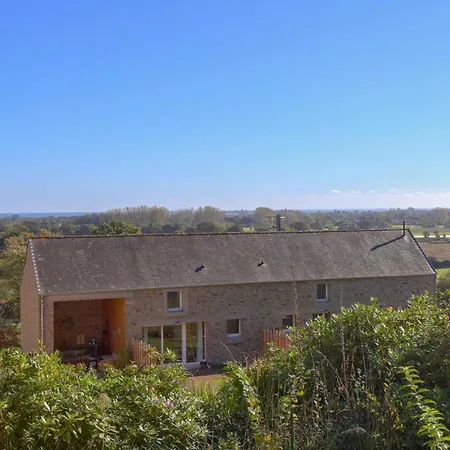 2 Bedroom Stunning In Дом отдыха La Pernelle