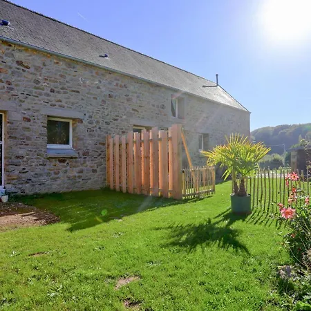 Dom wakacyjny Stunning Home In La Pernelle With Wifi
