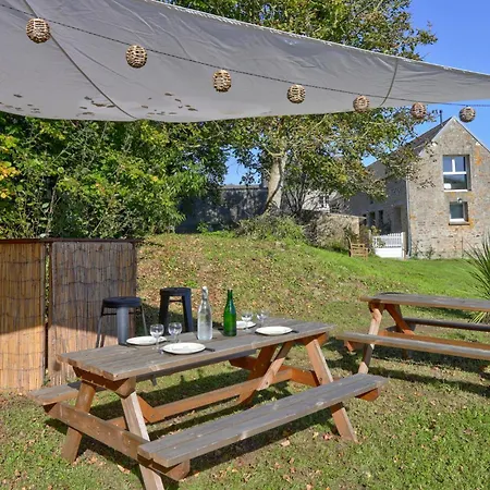 Dom wakacyjny Stunning Home In La Pernelle With Wifi